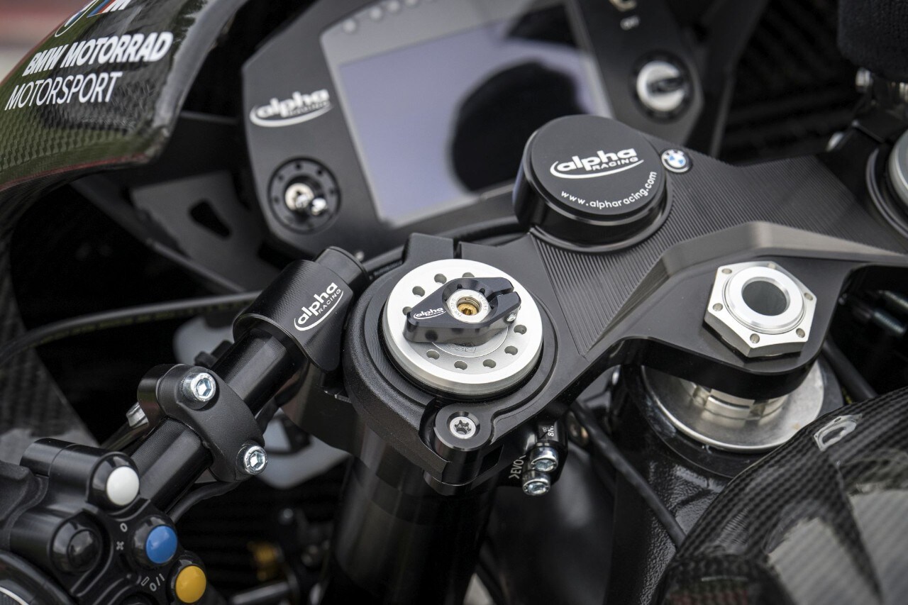 DueruoteTG #238 - Abbiamo guidato in pista la BMW che corre in SBK! 